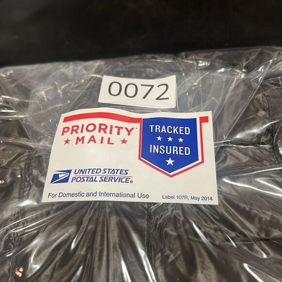 Uniqlo down filled feathers vest in dark green - Picture 9 of 9